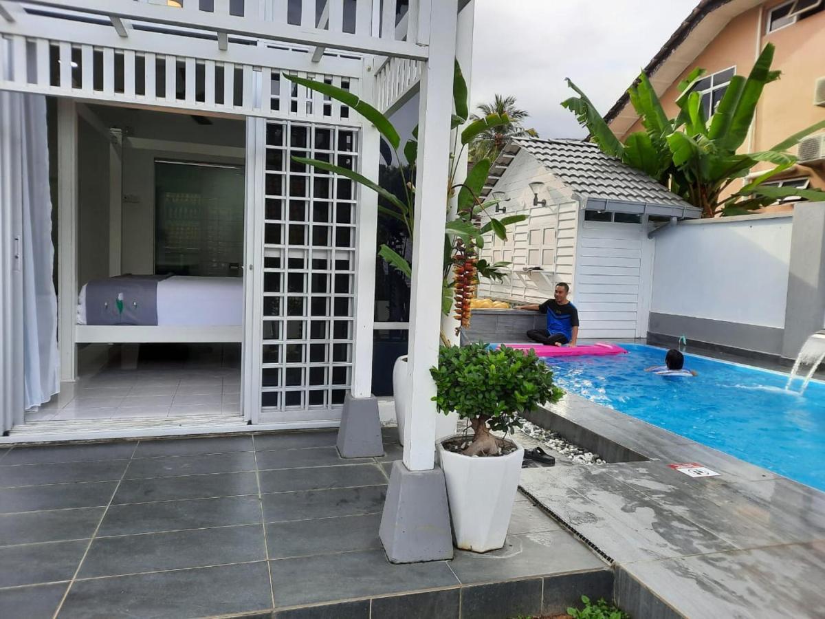 Beit Azzahra Private Pool Villa At Pantai Batu Hitam Куантан Экстерьер фото