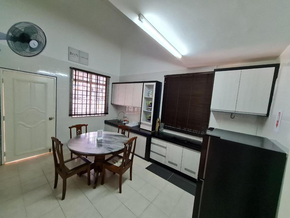Beit Azzahra Private Pool Villa At Pantai Batu Hitam Куантан Экстерьер фото